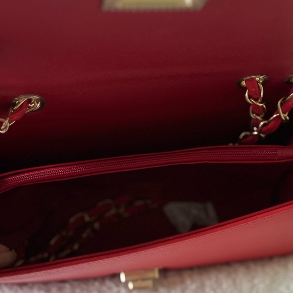 NWOT Karia Crossbody Bag Color Red - Picture 3 of 9